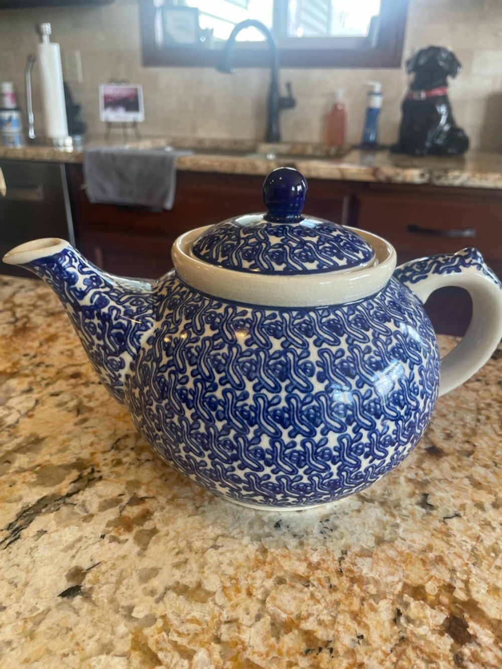 Blue Pattern Ceramic Teapot with Lid - Elegant Pouring Teapot
New never used.